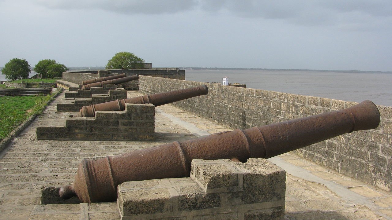 1280px-Diu_Fort_Fixed_Cannons