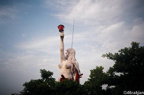 Statue Ashtamudi Lake